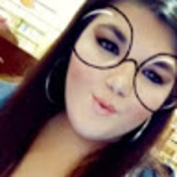 Meet your Posher, Michelle - Picture 1 of 1